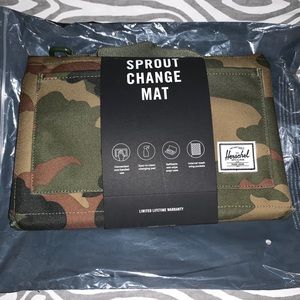 Herschel & co camo changing pad